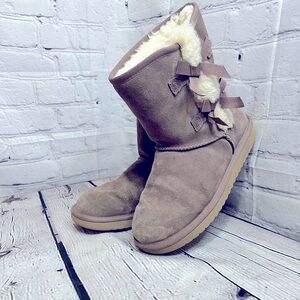 UGG Koolaburra- Victoria short- beautiful lavender suede- w8